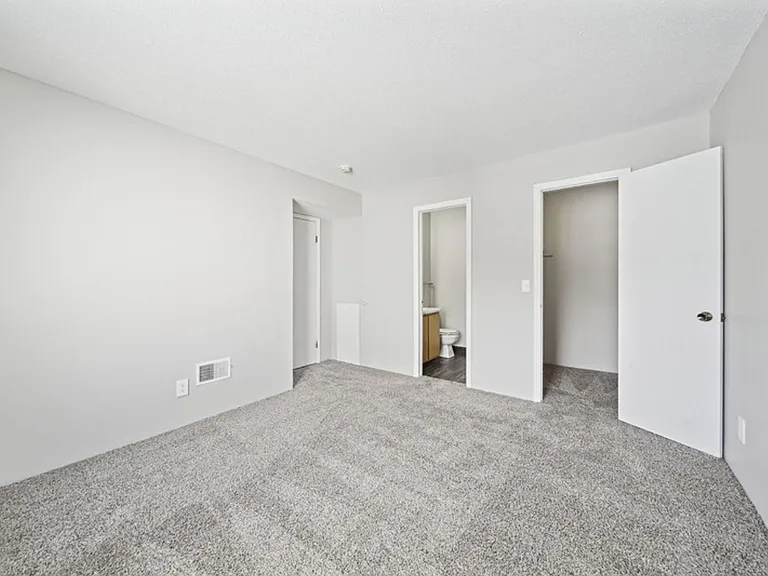 Fox Grove Apartments — Photo 28