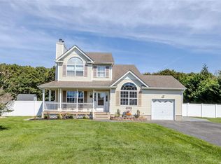 5 Apple Cider Ln, Center Moriches, NY 11934