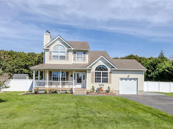 5 Apple Cider Lane, Center Moriches, NY 11934