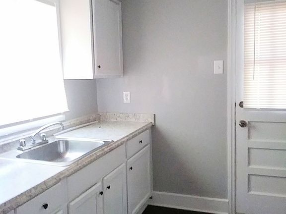 4th image of 1316 Robin Hood Ln