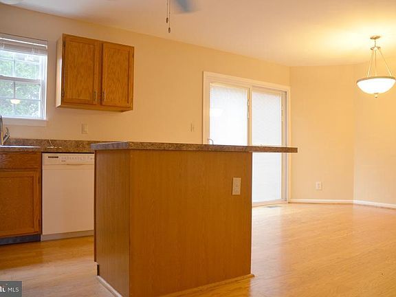 5th image of 11 Forest Glen Ct