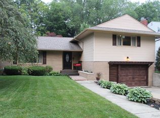 416 James Connis Dr, Flushing, MI 48433