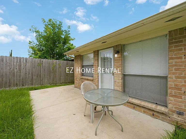2907 W Greens Rd — Photo 28
