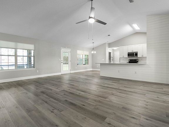 4th image of 31 Ballard Ln