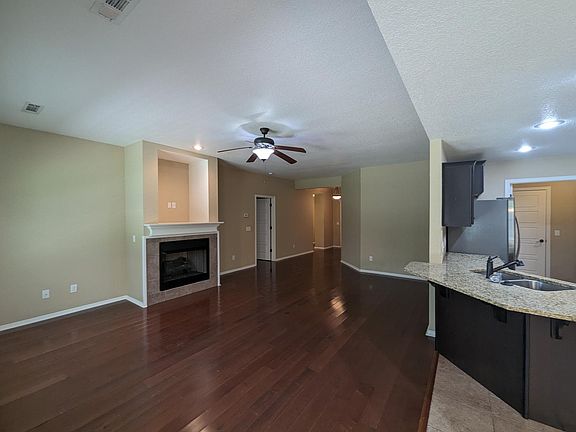 3rd image of 1417 S Blue Willow Ave