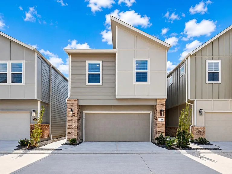 3219 Quiet Sunset Dr — Photo 1