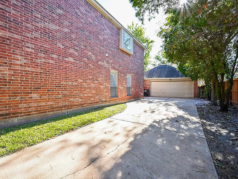 9731 New Kent Dr — Photo 3