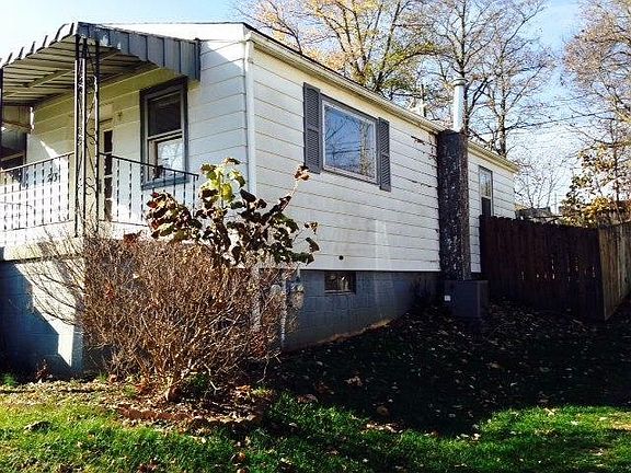 5th image of 213 S Cedar Ave