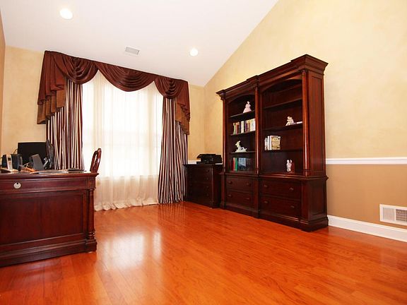 4th image of 6 Kingston Dr