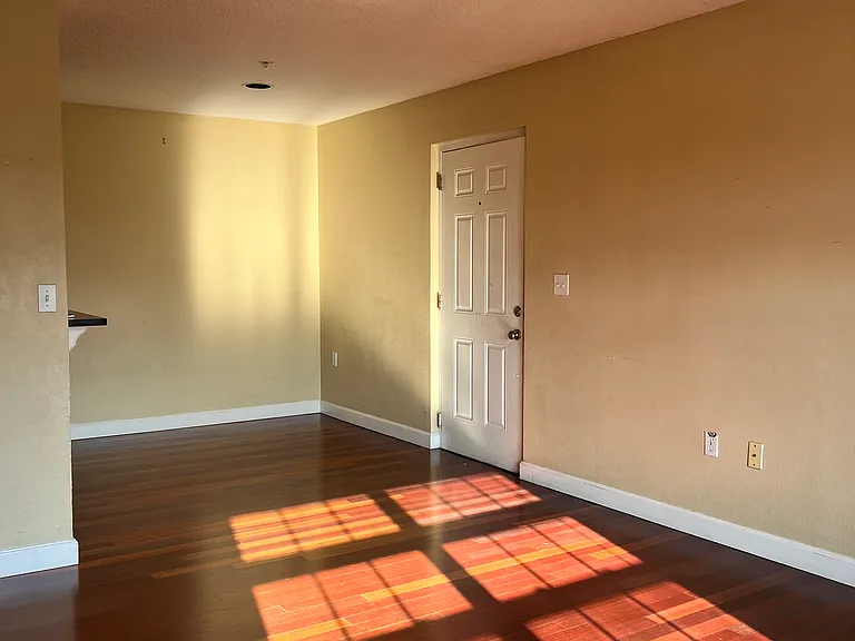 2047 Dixie Belle Dr #S — Photo 7