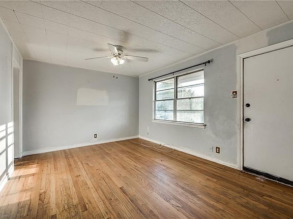 3rd image of 1205 Highland Dr