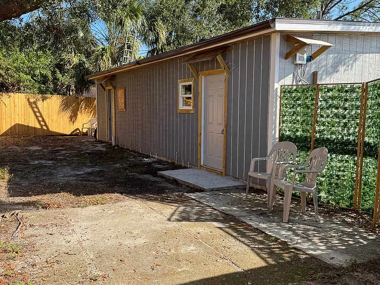 Meadowbreeze Dr — Photo 15