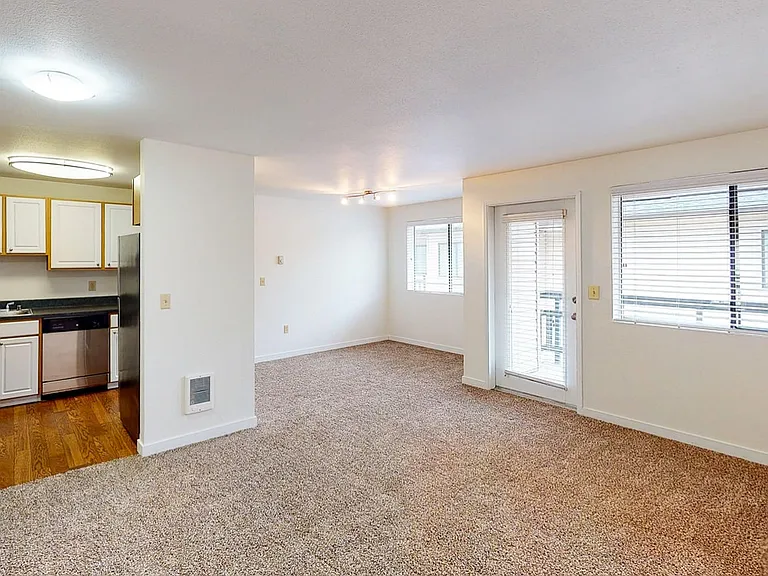 13725 32nd Ave NE — Photo 4