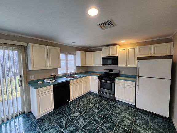 5th image of 14 Drinkwater Ave #12
