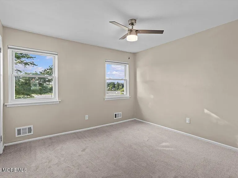 8 Primrose Ln — Photo 15