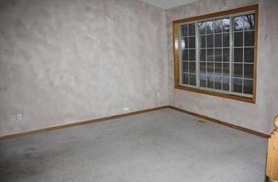 5th image of 8636 Davenport St NE