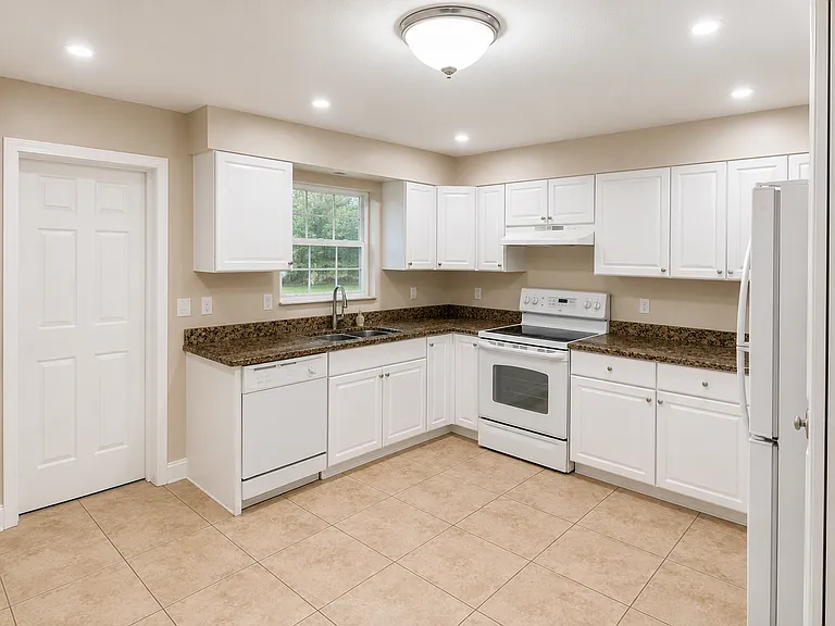 3105 Pellam Blvd — Photo 2