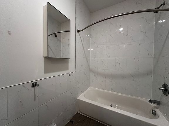 4th image of 428 Bergen Ave #42E
