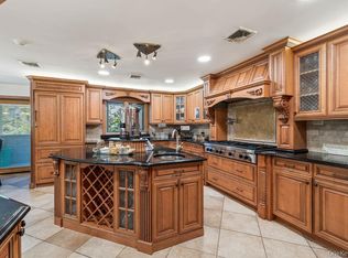 10 Elyise Road, Monsey, NY 10952