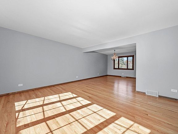5th image of 8734 W 98th Pl