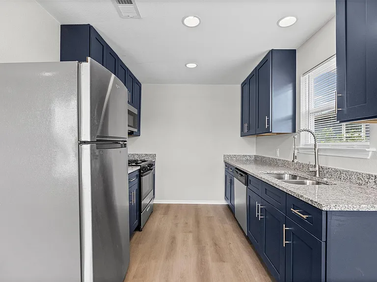 2615 Ektom Dr #D — Photo 5