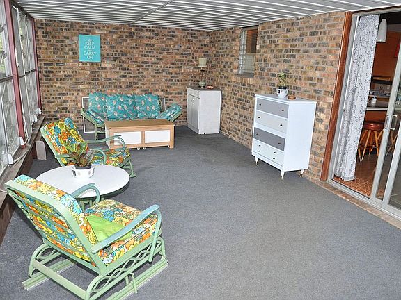 Three-season room