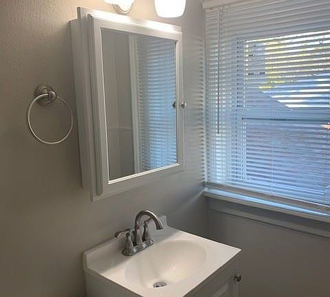 4th image of 424 S 35th St APT 6