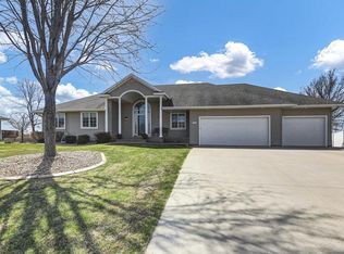 7124 Rolling View Dr, Saint Cloud, MN 56303