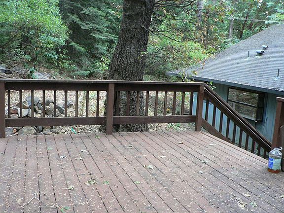 large deck for entertaining and enjoy nature