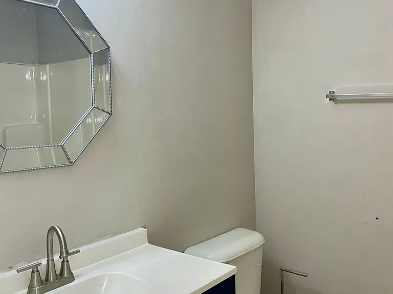 945 Silverwood Dr — Photo 8