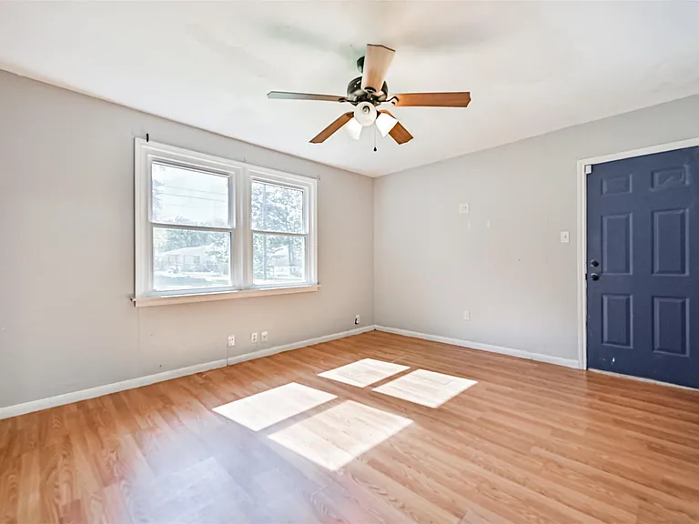 1007 Plum St — Photo 12