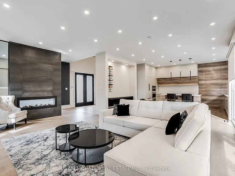 1019 Strathy Ave — Photo 6