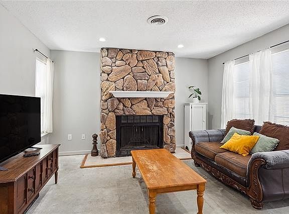3rd image of 1500 W Esplanade Ave APT 37E