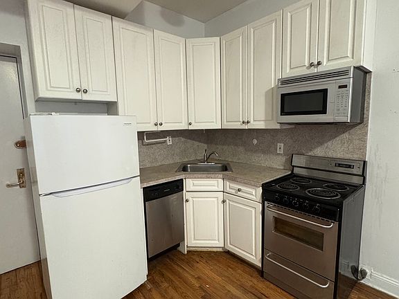 3rd image of 210 W 94th St APT 2D