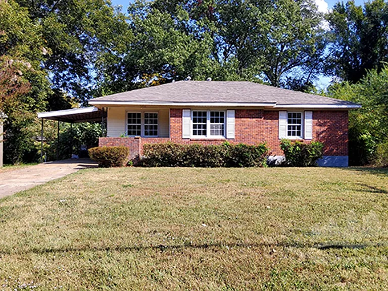 3808 Windcrest Rd — Photo 1
