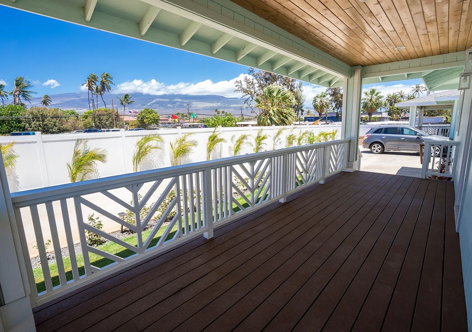 2 Bedroom, 1 Bathroom Oasis with Yard and 1-Car Garage — Photo 4