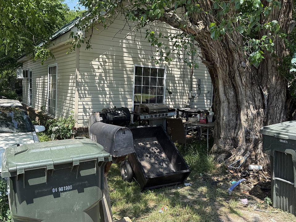 2nd image of 304 20th Ave E