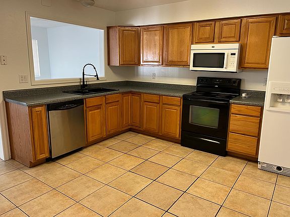 2nd image of 2507 E Irwin Cir