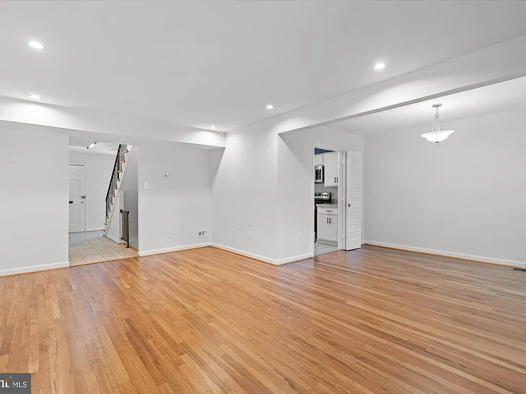 1026 N Pelham St — Photo 14