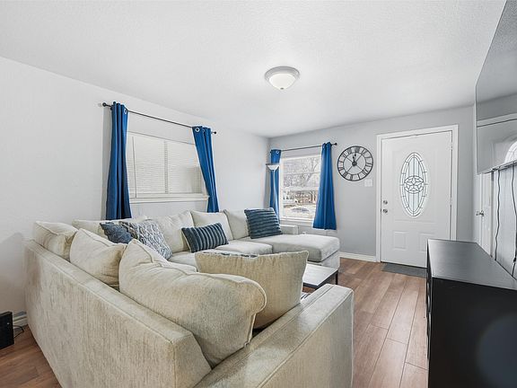 4th image of 1818 Reever St