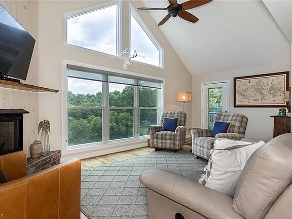 5th image of 80 Club Villa Dr APT 407