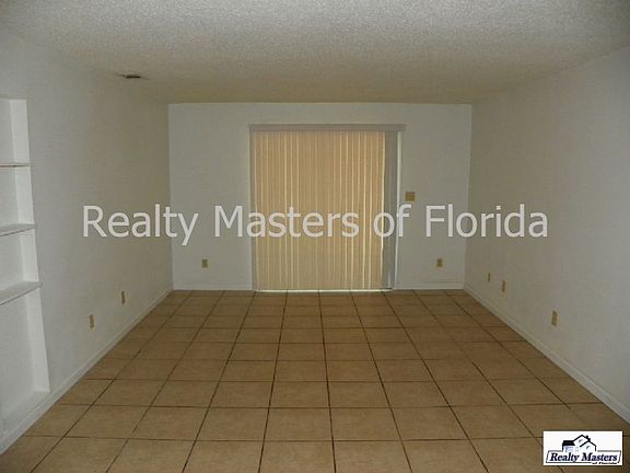 3rd image of 3352 Green Briar Cir APT B