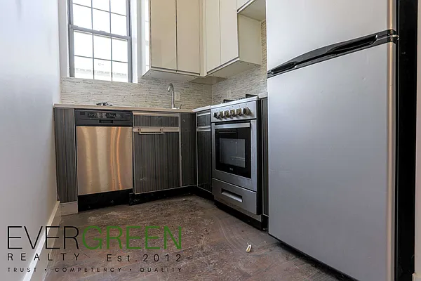 Rented by Evergreen Apartments BK | media 50
