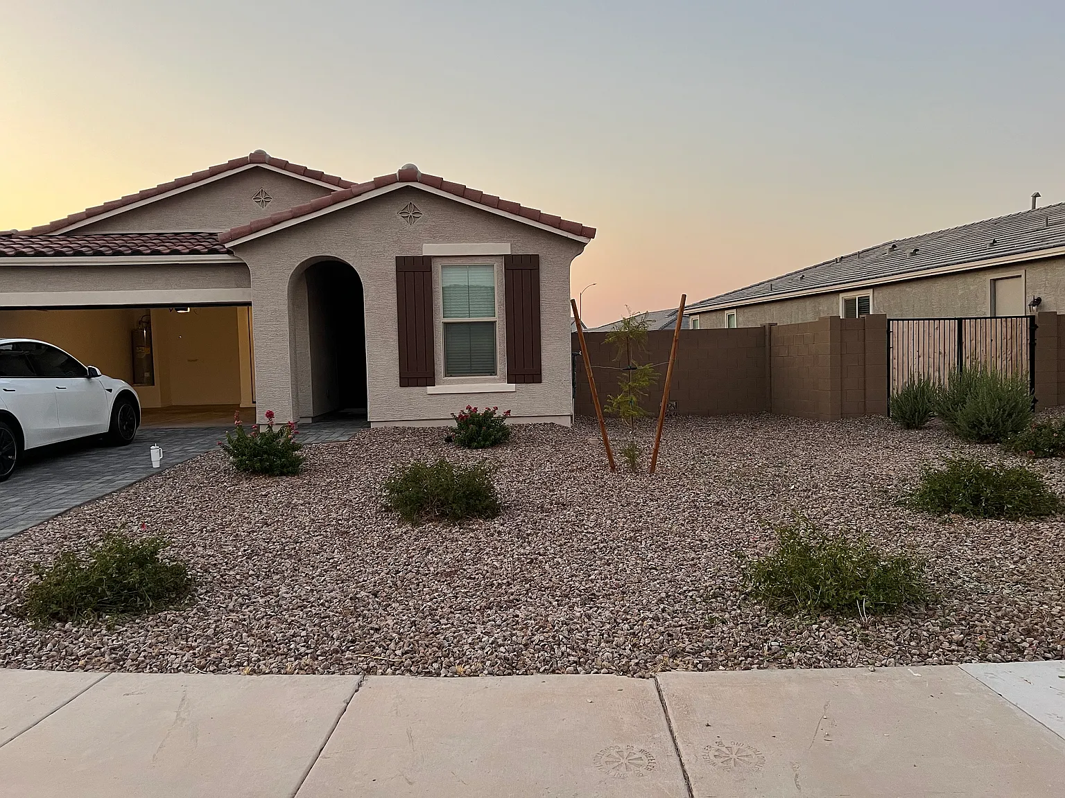 2000 E Escondido Pl — Photo 1