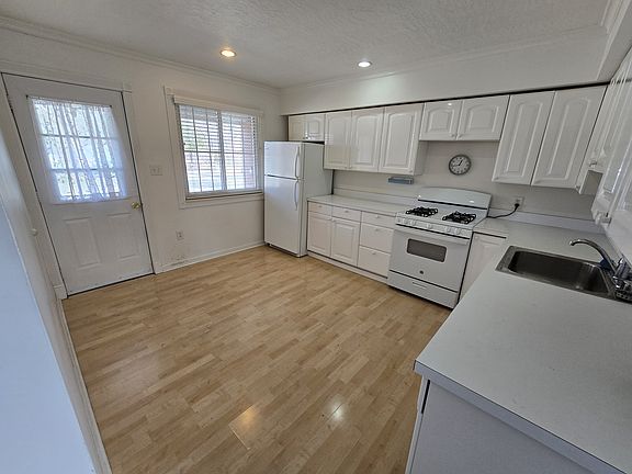 4th image of 935 E Huron River Dr #935