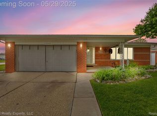 11498 Racine Rd, Warren, MI 48093