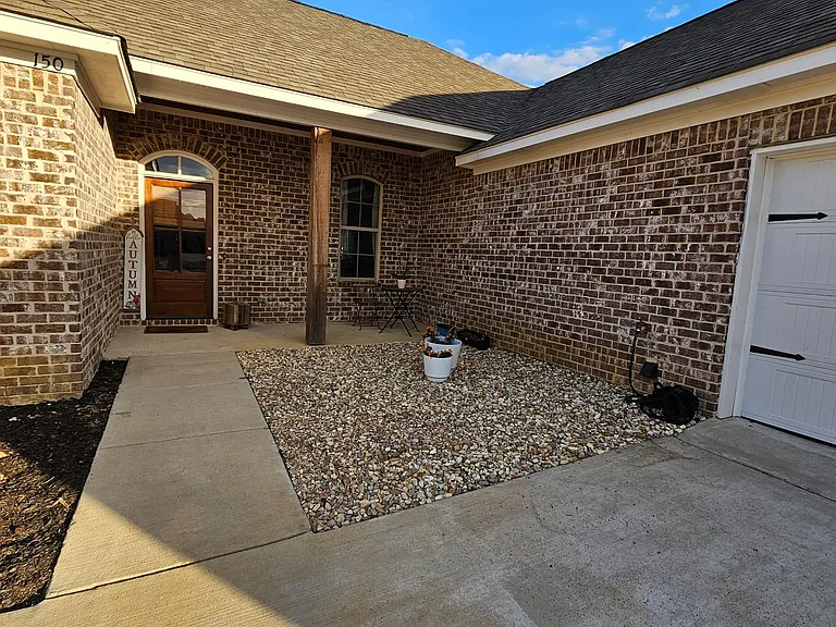 150 Chartleigh Cir — Photo 3