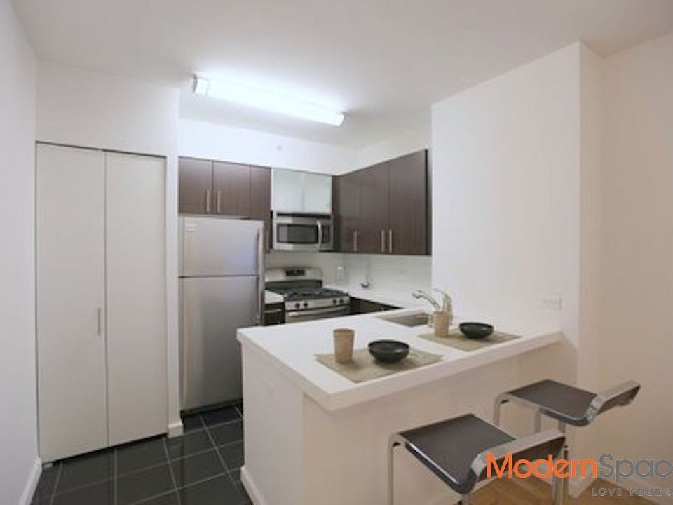 1st image of 257 Gold St APT 9C