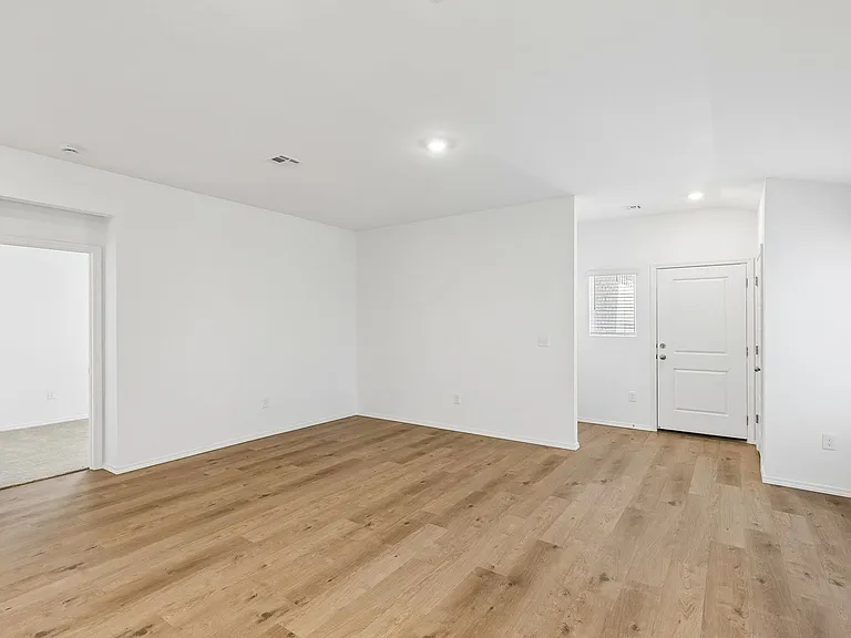 1221 Colt Dr — Photo 4