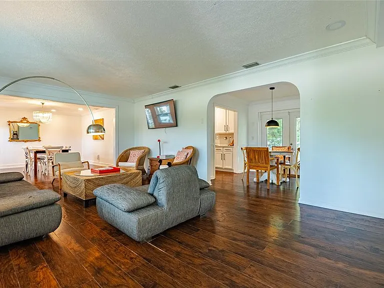 401 Bullard Pkwy — Photo 4